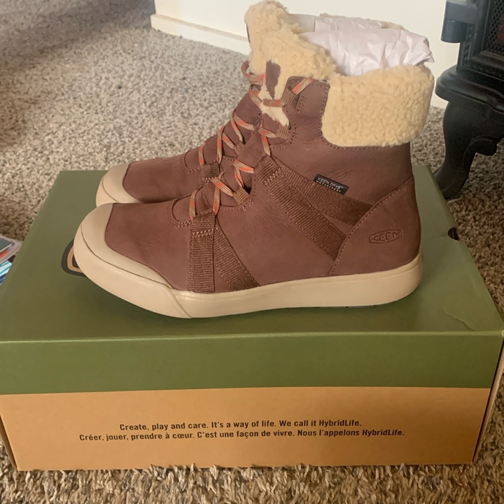 Women’s Keen Elle Winter Boots size 6.5